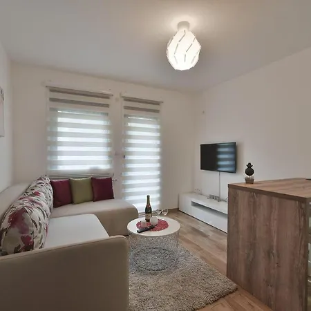 Lux Daria アパート *